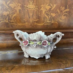 Italian Capodimonte Porcelain Vase with Sculpted Roses – Mid-20th Century