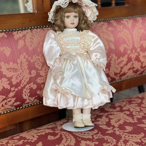 Vintage Porcelain Doll in Victorian Style Dress – Elegant Collectible from the 1980s