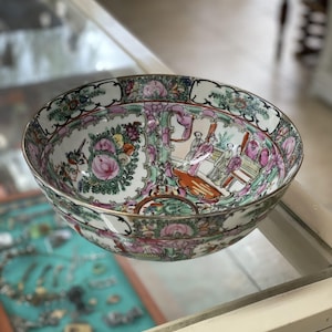 Vintage handbemalte chinesische Porzellanschale Multi-Color Großes Medaillon Design, tief