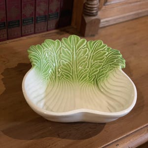 Vintage Majolica Lettuce Leaf Dish – Hand-Painted Mid-Century Art Piece