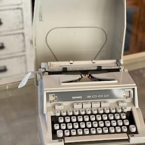 Vintage Hermes 3000 Typewriter – Professional Portable Excellence