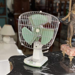 Vintage 1970s Taurus Electric Fan – Retro Green Blades & Classic Design