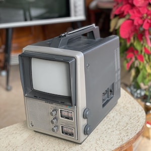 Vintage Belson Portable TV and Radio Combo | Retro Technology (1970s-1980s)