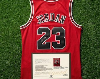Michael Jordan SIGNED Chicago Bulls #23 Signature Jersey/Shirt – COA – Retro Edition
