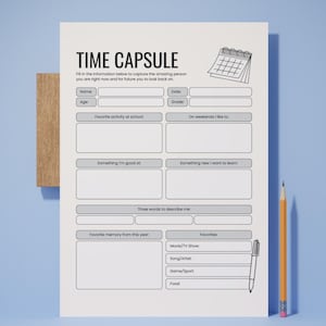 Pode incluir: Um questionário de cápsula do tempo em papel branco com texto preto e linhas para preencher detalhes pessoais. O formulário inclui seções para nome, idade, série, data, atividades favoritas, memórias e favoritos com um ícone.