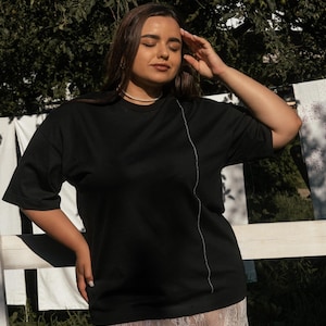 Lässiges Sommeroutfit, schwarzes Kurzarm-T-Shirt, übergroßes Frauen-Baumwoll-T-Shirt, Baumwoll-T-Shirt für Sie, minimalistisches schwarzes T-Shirt für den Alltag