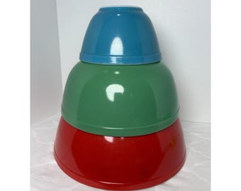 Vintage  PYREX Primary Colors 3 Mixing Nesting Bowls Red Green Blue Glossy
