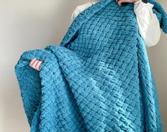 Handmade Chunky Knit Blanket – Soft Cozy Blue Throw