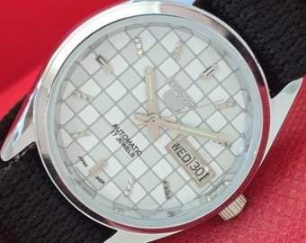Vintage Seiko 5 Automatik 6309a Refurbished Japan Herren Day-Date Transparente Zurück Weiße Farbe Zifferblatt Armbanduhr A28