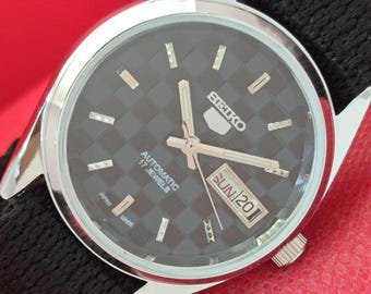 Vintage Seiko 5 Automatic Watch: Refurbished Black Dial, Transparent Back