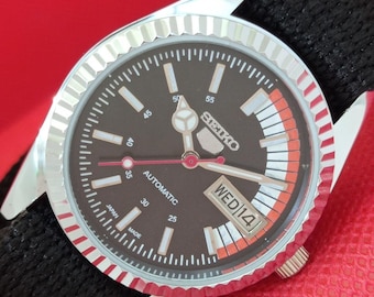 Vintage Seiko 5 Automatic Mens Watch: Refurbished Black Dial, Transparent Back