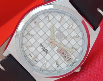 Vintage Seiko 5 Automatik 6309a Refurbished Japan Herren Day-Date Transparente Zurück Weiße Farbe Zifferblatt Armbanduhr A66