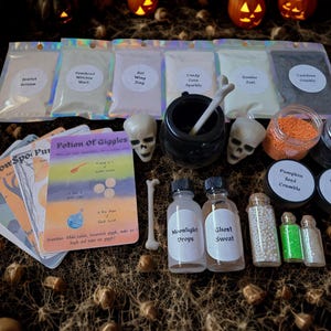 Limited Halloween Potion Kit for Kids – Color Changing Potion Cauldron Play Set (One Special Potion), E2818