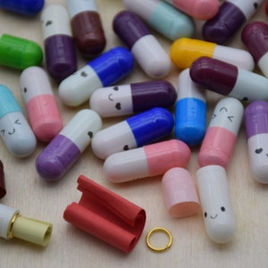 100 Kawaii Pillen Kapsel,Wunsch Kunstpille,Niedliche Blanko Kavalier Message Note In Pille,Happy Pills,Paper Message Scrolls,Pill Cabochon Bead Charms