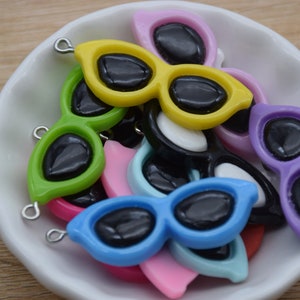 12 Resin Adorable Eye Sunglasses Charms Earring Necklace Bracelet Pendants DIY Jewelry Decoden Cabochon Keychain Accessories 44x16mm