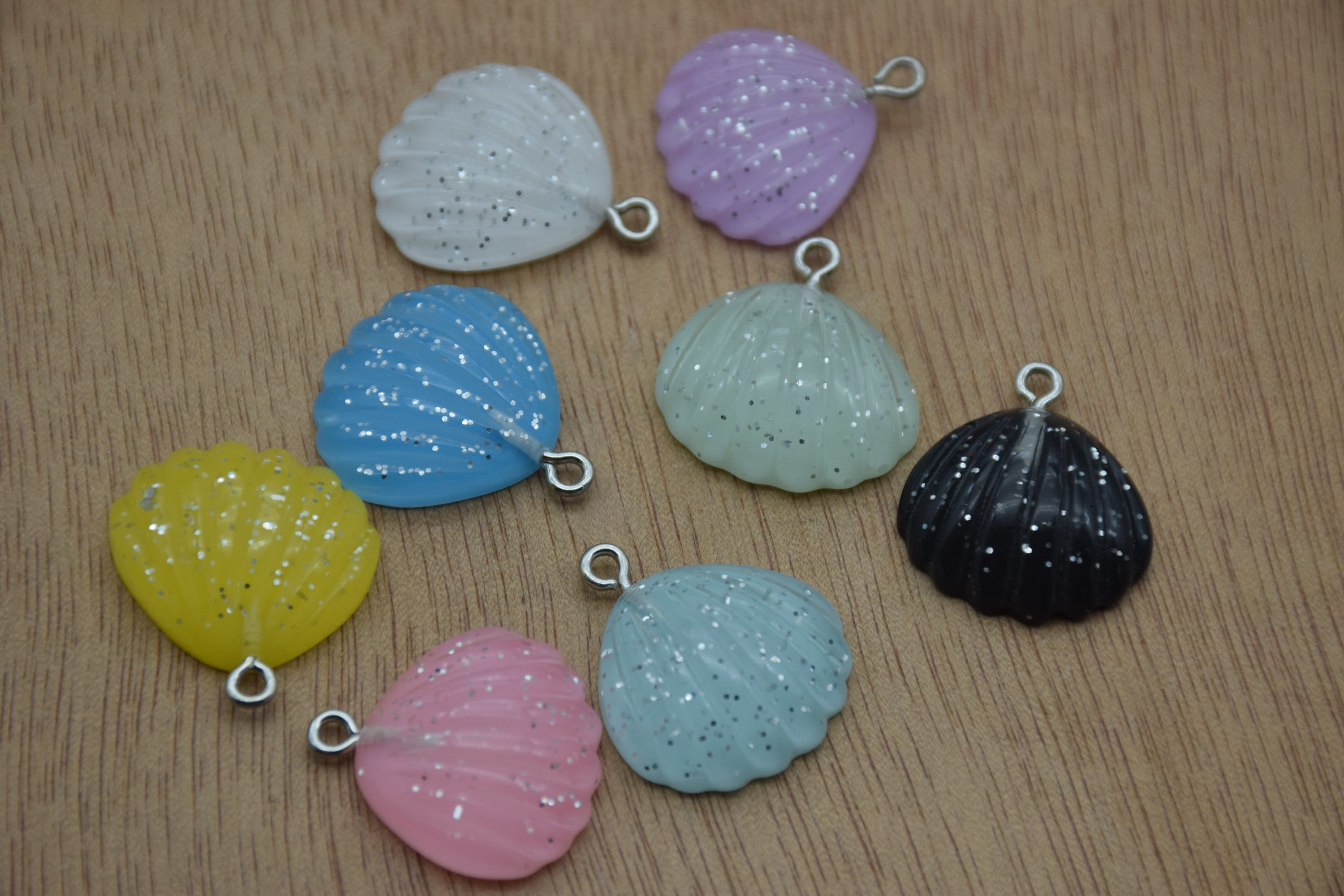 SUNNYCLUE 1 Doos 100Pcs 10 Kleuren Shell Charm Bulk Kleurrijke Platte Ronde Natuurlijke Zeeschelp Hangers Spuitverf Disc Munt Kralen voor Sieraden Maken Charms DIY Armbanden Bevindingen, 15MM SUNNYCLUE 1 Doos 100Pcs 10 Kleuren Shell Charm Bulk Kleurrijke Platte Ronde Natuurlijke Zeeschelp Hangers Spuitverf Disc Munt Kralen voor Sieraden Maken Charms DIY Armbanden Bevindingen, 15MM