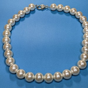 Women&#39;s Swarovski White Chunky Pearl Necklace