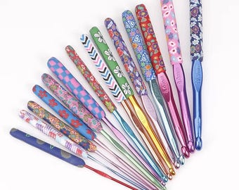 Aluminum Crochet Hook Set: Ergonomic Soft Grip, Floral Polymer Clay (12 Sizes)