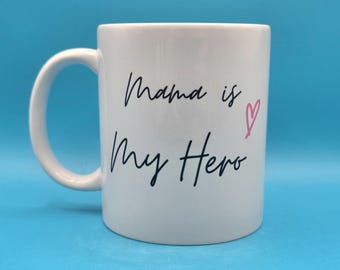 Taza "Mamá es mi heroína" / Regalo del Día de la Madre / Regalo para mamá / Taza para mamá / Regalo de cumpleaños para mamá / Taza "La mejor mamá del mundo" / The Custom Crowd