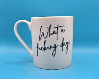 Taza con palabrotas divertidas, Taza "¡Qué día de mierda!", Taza de trabajo irreverente, Taza de café con humor para adultos, Regalo atrevido para ella, Taza de escritorio para la oficina