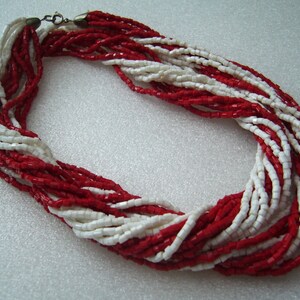 Vintage old red and white tiny glass beads necklace