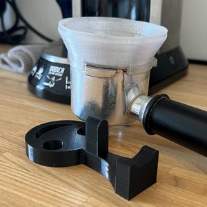 Keine Macken mehr im Tisch! Siebträger Tamperstation, Ständer für DeLonghi Dedica EC680, EC685, EC785 und EC885