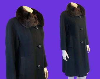 60s Black WOOL SWING Coat with FUR Collar / Vintage 1960s Warm Formal Winter Coat with Large Buttons / M