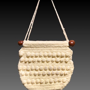 70s Macrame Knit Boho Hippie Purse / Cream Cottagecore chunky knit Handbag with Wood / Retro Hippie Chic / Vintage 1970s