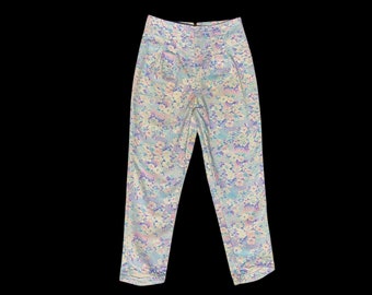 80s Vintage PASTEL Floral DENIM CAPRI Pants / Soft Floral High Waist Pedal Pusher Jeans / 26 Waist / xs