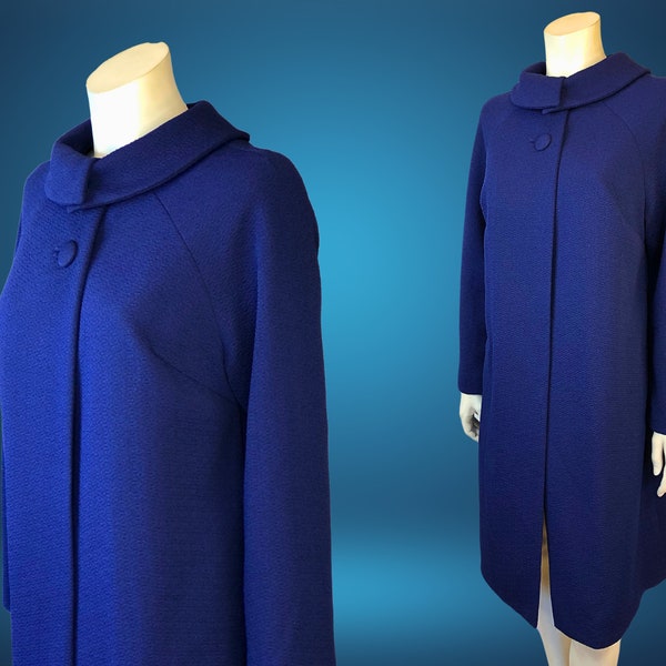 Vintage SWING COAT in Navy Blue / 50s Spring Trapeze Coat with Large Button / ML