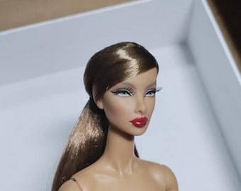 OOAK Custom Repaint Natalia Doll Head met lichaam/Complete pop/Fashion Royalty Integrity Toys/NuFace