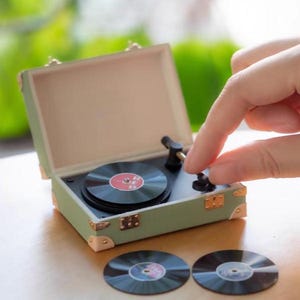 Mini Tourne-Disque Rétro 1/6-1/12 Pour Maison De Poupée – Set Avec 3 Disques, Décoration Diorama PP