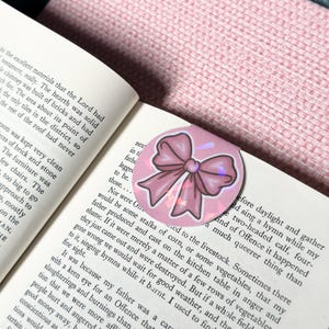 Pink bow magnetic bookmark