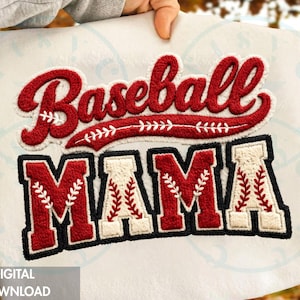 Könnte beinhalten: Weißer Stoff mit den Worten "Baseball MAMA" in einem rot, schwarz und weiß gestickten Design. Das Wort "Baseball" ist über dem Wort "MAMA" angeordnet. Das Bild enthält auch die Worte "DIGITALER DOWNLOAD".