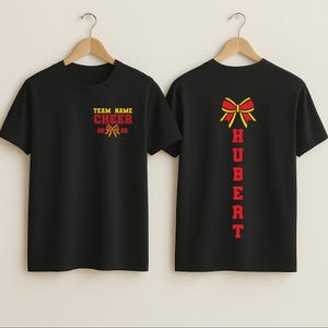 Kundenspezifisches Glitter Cheer Shirt mit Teamnamen, Cheer Mom Shirt, personalisiertes Cheerleader Geschenk, Sparkle Spirit Squad T-Shirt, Schul Pride Bling Top