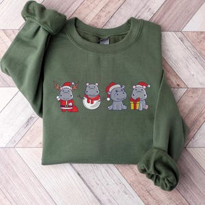Moletom fofo de hipopótamo para o Natal, camiseta retrô de hipopótamo para o feriado, camiseta festiva de hipopótamo com gola redonda para o Natal, camiseta de Natal para presentear quem ama animais