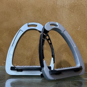 How to Choose the Right Stirrups: A Comprehensive Guide – Equestrian Space