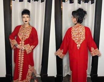 Vintage 1960s 1970s Red Kaftan Caftan Robe Retro Loungewear Beautiful Embroidery Modern Size Medium Large