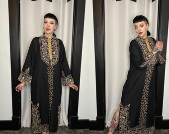 Vintage 1960s 1970s Black Kaftan Caftan Robe Retro Loungewear Beautiful Embroidery Modern Size Medium Large