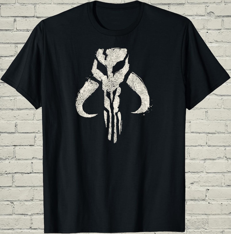 Mandalorian Icon Graphic Shirt, Retro Star Wars Galaxy Edge Vacation Tee, Geeky Sci Fi Movie Fan Birthday Gift For Him bild 1
