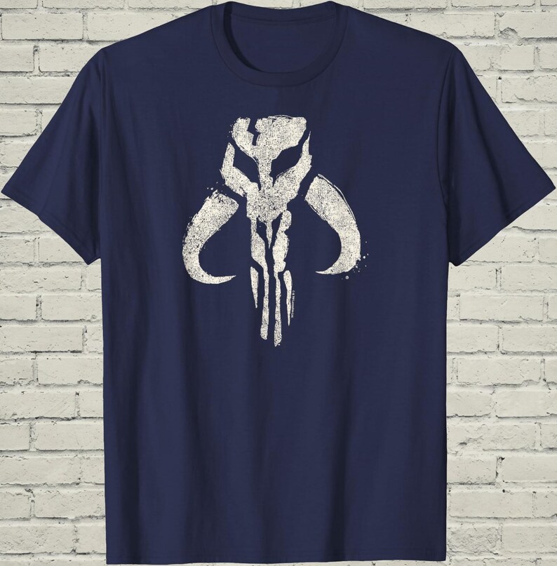 Mandalorian Icon Graphic Shirt, Retro Star Wars Galaxy Edge Vacation Tee, Geeky Sci Fi Movie Fan Birthday Gift For Him bild 2