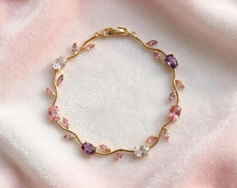 Pulsera de cristal con forma de tulipán dorado – Joyería floral en tonos pastel, inspirada en los cuentos de hadas.