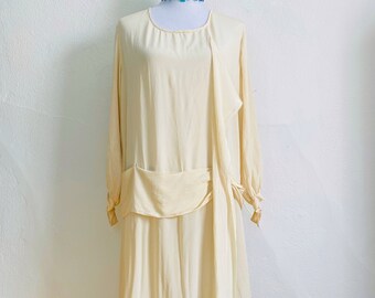 Vintage 1920s Silk Flapper Dress // Creamy Soft Yellow // Drop Waist // Long Sleeves // Minimalist // Bust 40"+ // Size Medium // AS IS