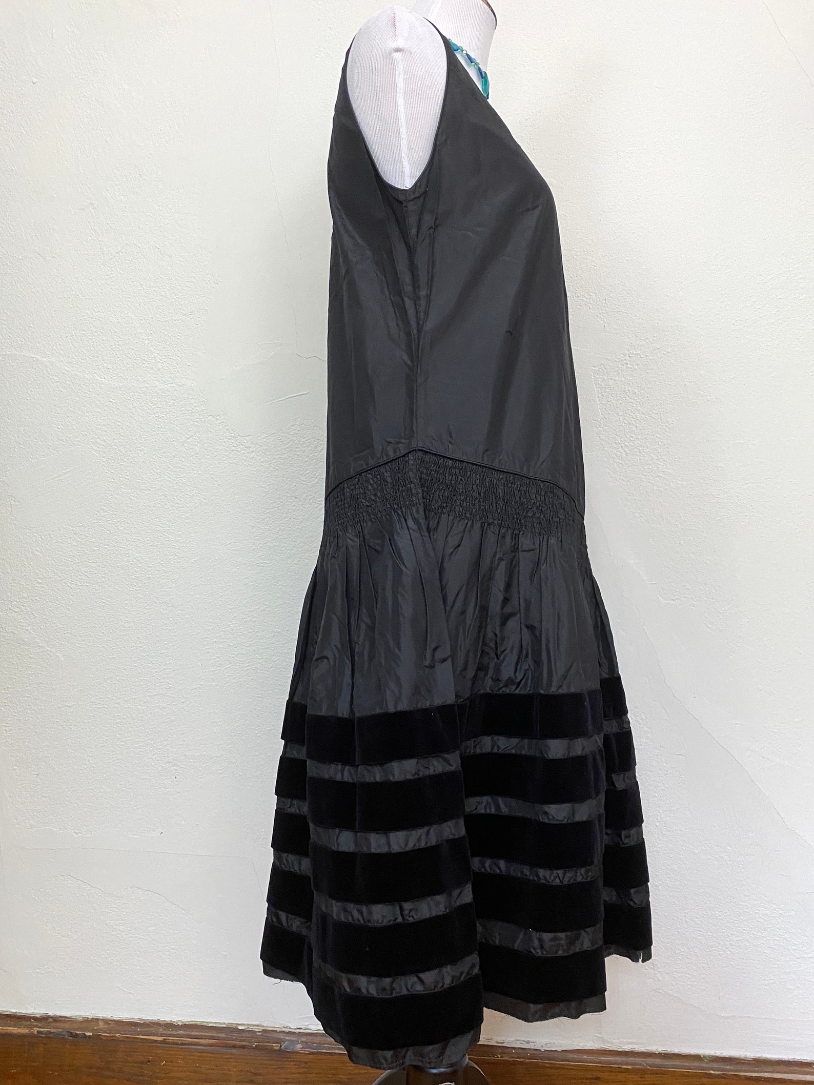 Antique 1920s Black Tafetta Flapper Dress // Asymmetrical - Etsy