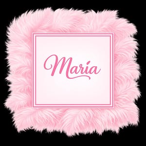 Puede incluir: Un marco cuadrado rosa con el nombre "Maria" en fuente cursiva, rodeado por un borde de plumas rosas y esponjosas. El fondo es negro.