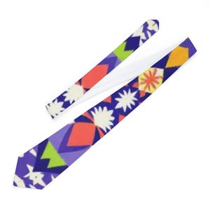 Geometric Necktie: Vibrant Polyester Satin Tie - Modern Style