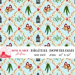 Pode incluir: Download digital com um padrão repetido de sinos de Natal, visco, lanternas e detalhes em vermelho sobre um fundo azul claro. O design inclui o texto "sea & sky studios DIGITAL DOWNLOAD 300 DPI .PNG 30,48 cm x 30,48 cm".