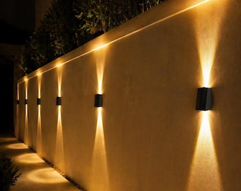 Aplique de pared solar LED para exteriores – Iluminación de jardín impermeable, decoración de patio de bajo consumo, aplique de pared moderno para patio y terraza.