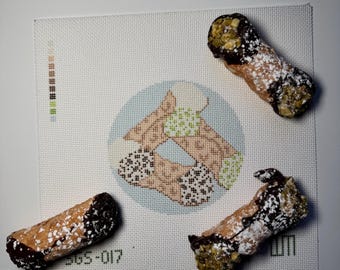 Tela de bordado em ponto cruz com desenho de biscoito de merengue – Redonda de 10 cm (4") com tela de 18 pontos por polegada, pintada à mão.