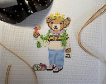 Tela de bordado de urso de carnaval - enfeite de malha 18 inspirado na RL pintado à mão em Nova Orleans